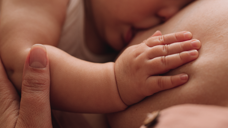 Leite materno é o alimento exclusivo do bebê até o sexto mês de vida